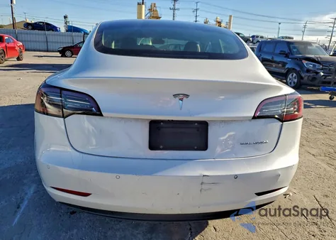 2019 Tesla Model 3 z USA, uszkodzony, nr VIN 5YJ3E1EBXKF512674